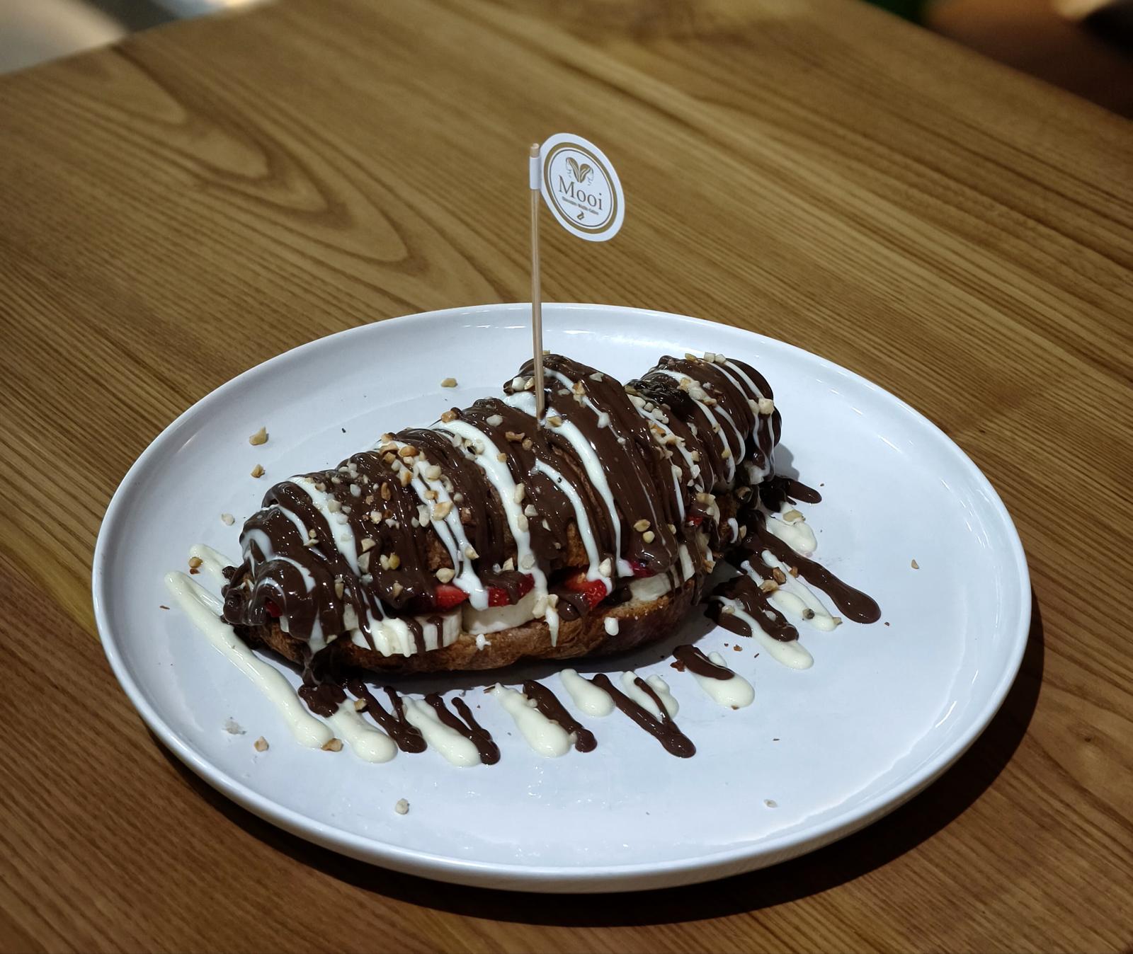 Muzlu Çilekli Kruvasan